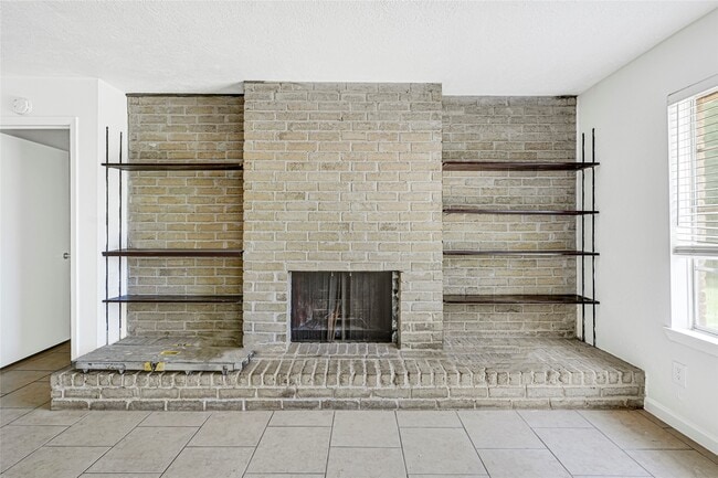 Building Photo - 1718 Foxwood Ct