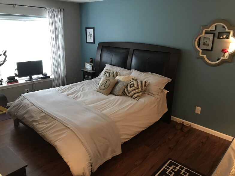 Master Bedroom - 902 Pritchard Pl
