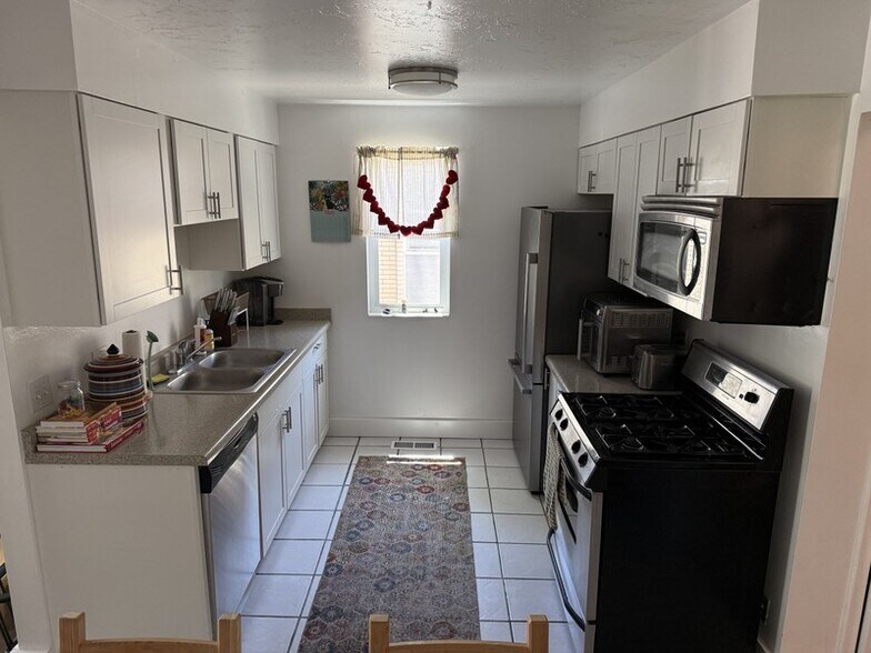 Building Photo - 1125 N 200 E