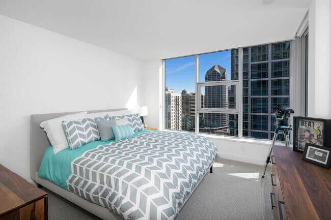 Building Photo - "Stunning 2-Bed, 2-Bath Urban Retreat with 1161 Sq Ft of Comfort in Downtown San Diego!"