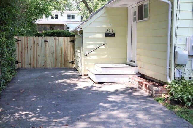 Building Photo - Lovely Single Family Home in Rockville