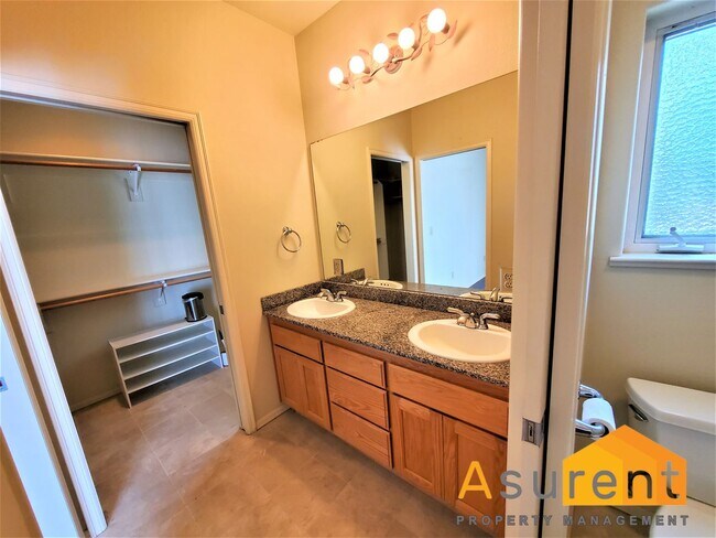 Building Photo - Great Home in Wonderful Neighborhood Avail...