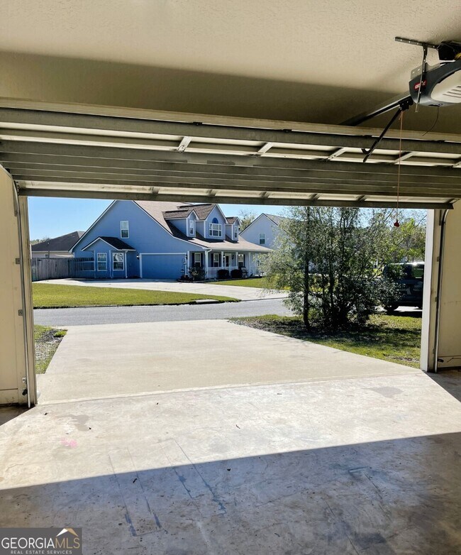 Building Photo - 435 Creekside Dr