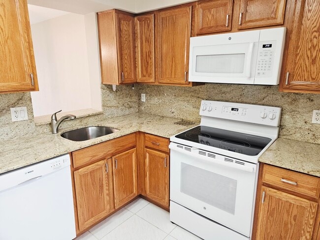 Building Photo - 14747 Cumberland Dr