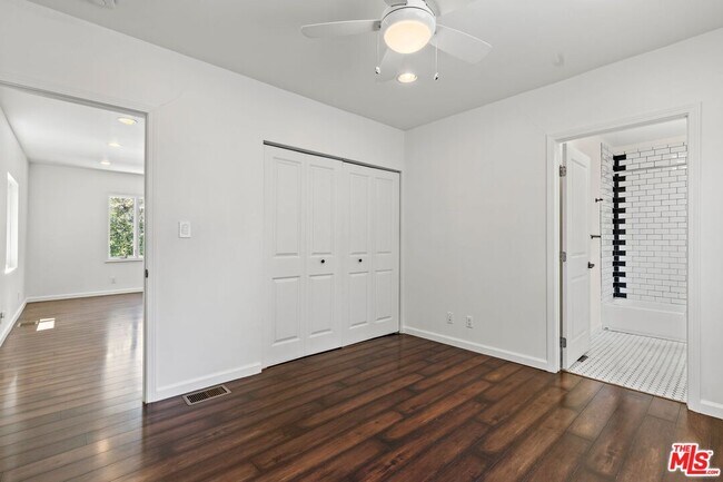 Building Photo - 2320 Belleglade Ave