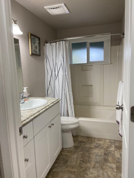 Building Photo - 1021 S Meyers St