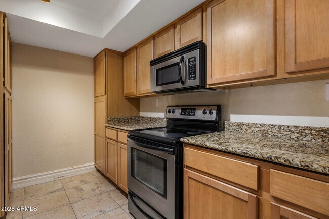Building Photo - 3825 E Camelback Rd