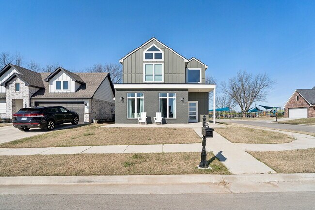 Building Photo - Fully Furnished Home in Broken Arrow