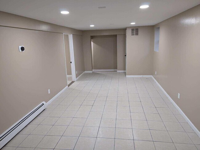Building Photo - 145 Lewis Ln