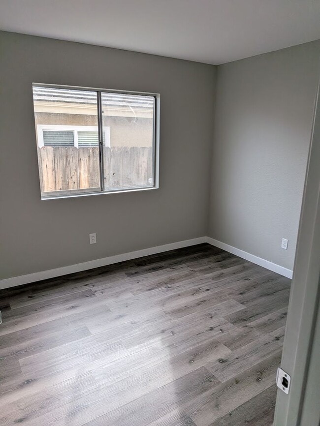 Building Photo - Mira Mesa Home