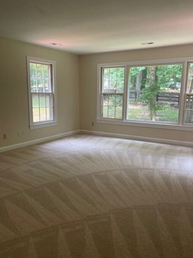 Building Photo - Spacious SF home in Potomac