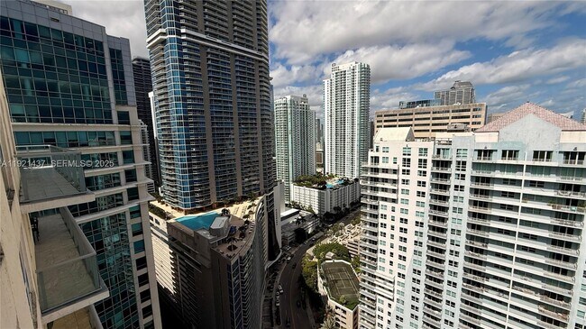Building Photo - 1155 Brickell Bay Dr