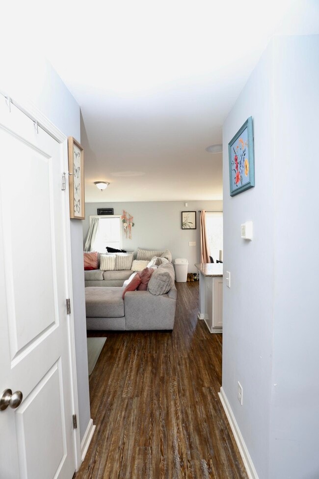 Building Photo - 1009 Providence Plantation Dr