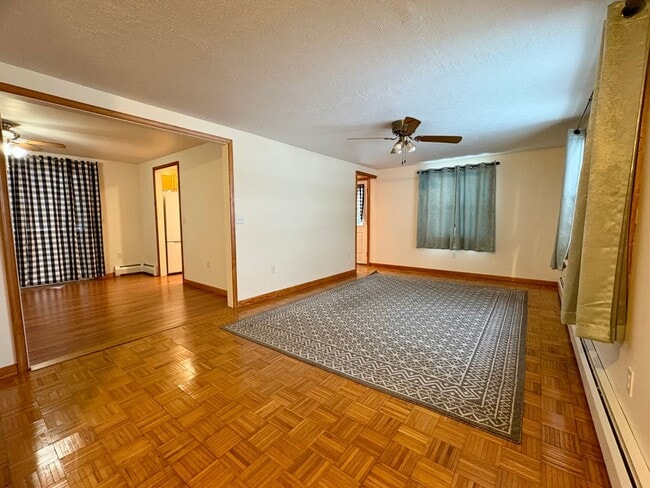 Building Photo - 3 Bedroom Rancher in Lebanon!