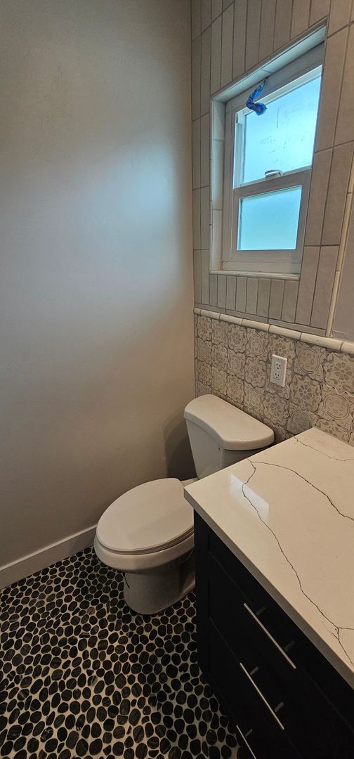 Building Photo - DEL CERRO / SAN DIEGO - Newly Remodeled Ch...