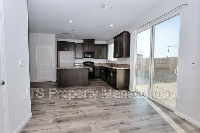 Building Photo - 5 Oak Manor Way
