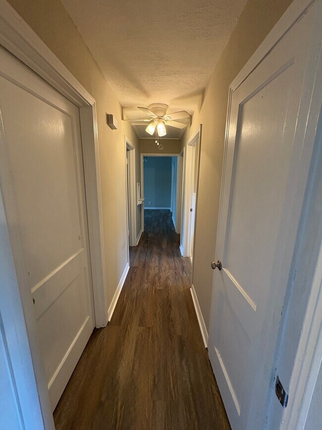 Building Photo - 211 Latch Dr
