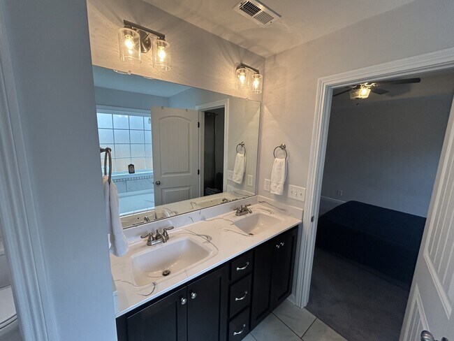 Building Photo - 721 Tidwell Dr