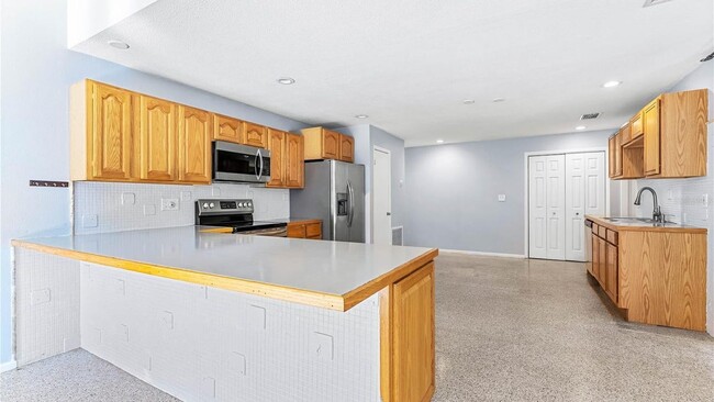 Building Photo - 6912 Alderwood Dr