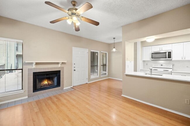 Building Photo - 2706 Salado St