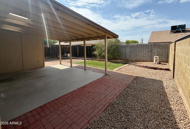 Building Photo - 3005 W Ross Ave