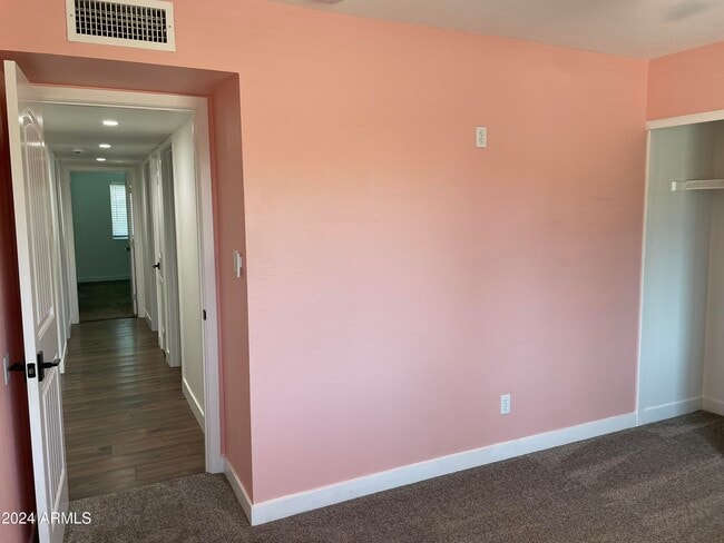 Building Photo - 4322 W Sandra Cir