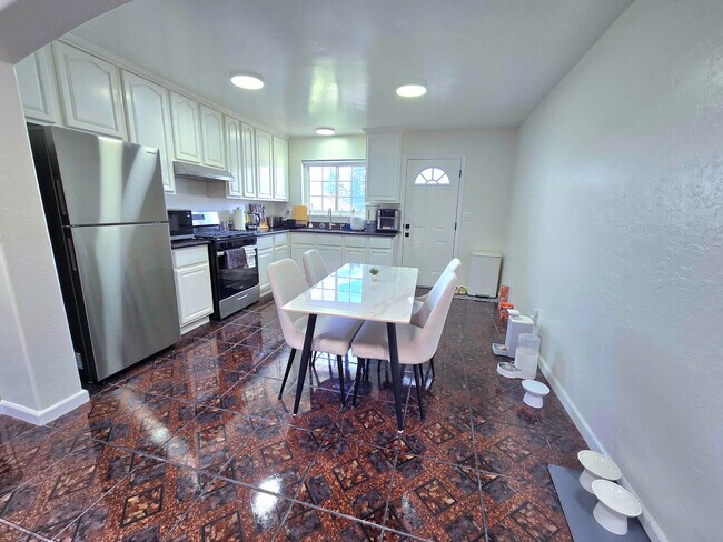 Building Photo - 2946 E 29th St