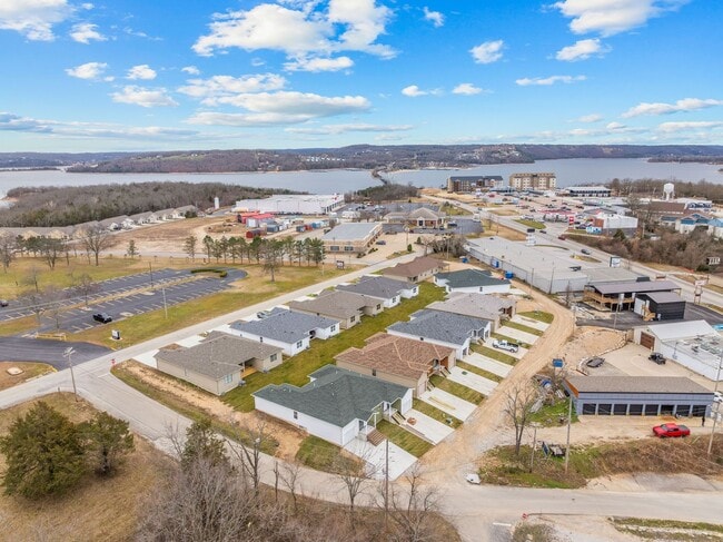 Building Photo - Never Occupied - Brand New 2 bedroom 2 bath Duplex in Kimberling City, MO - Ask us about Move In ...