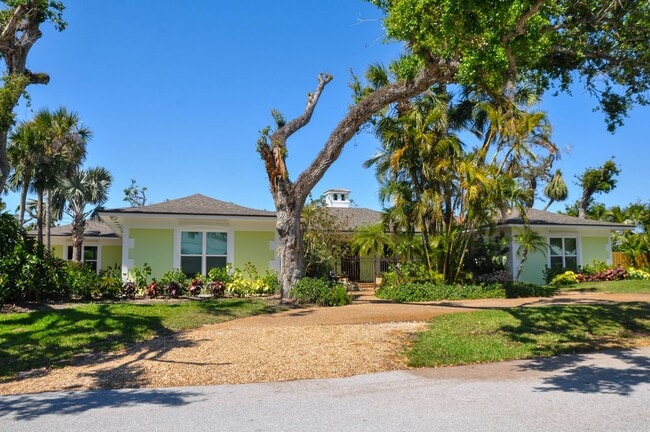 Building Photo - 611 Date Palm Rd