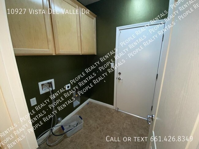 Building Photo - 10927 Vista Del Valle Dr