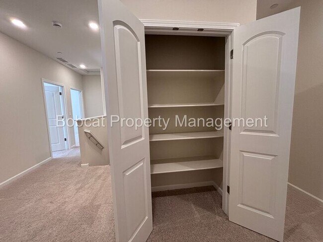 Building Photo - 852 Furlong Dr