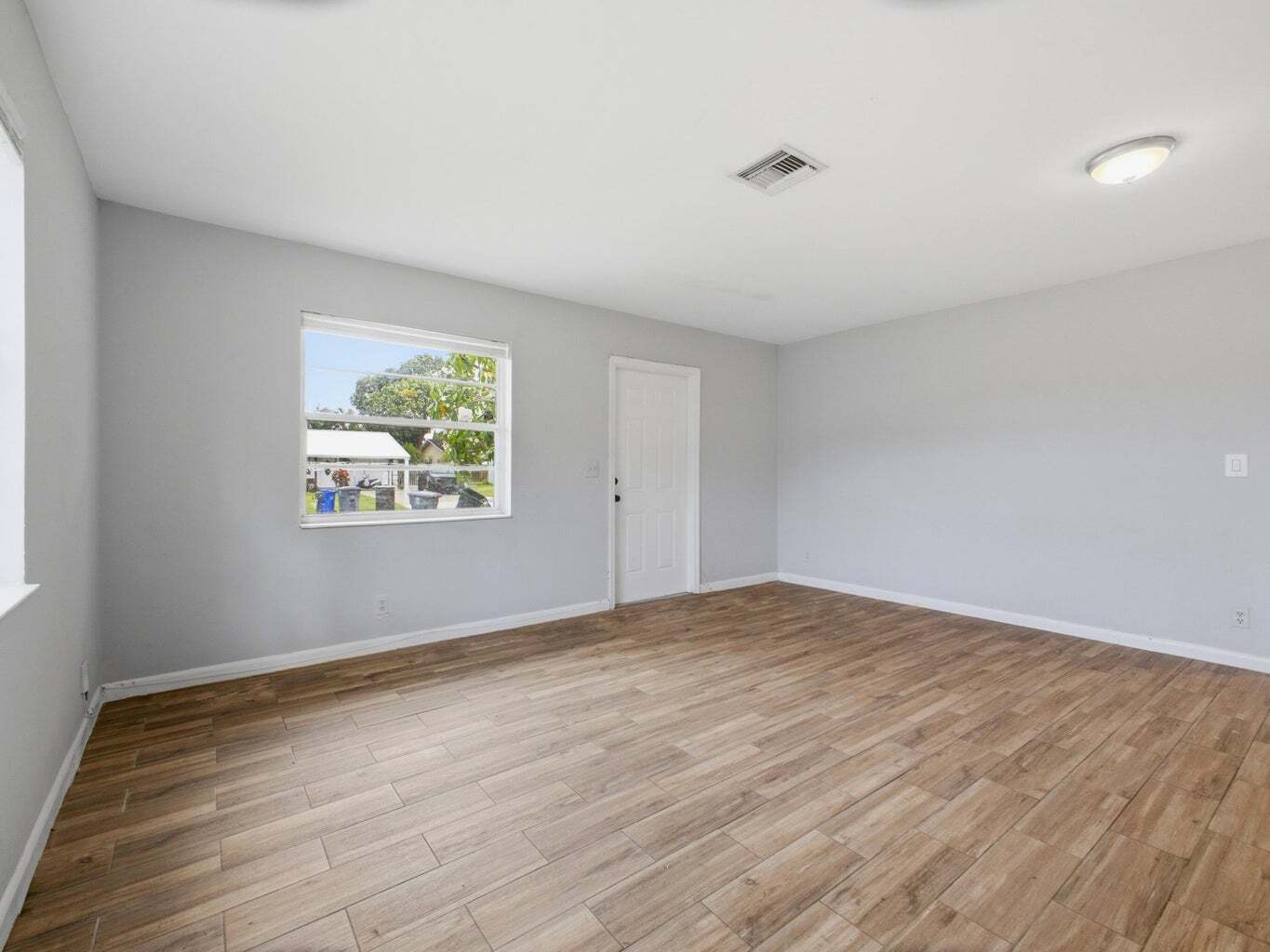 Building Photo - 3561 Oberon Ave