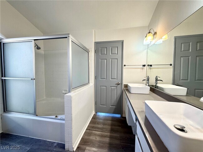 Building Photo - 1663 Duarte Dr