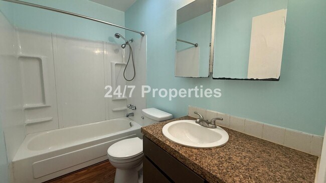 Building Photo - 2024-910MF