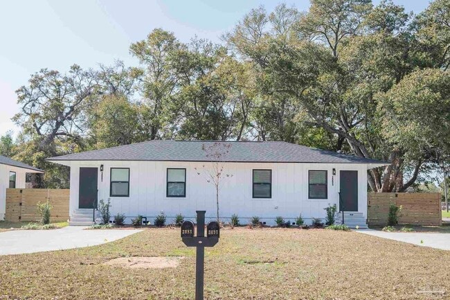 Primary Photo - 3081 N 16th Ave