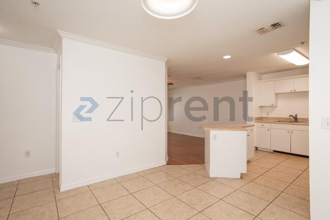 Building Photo - Unit 132
