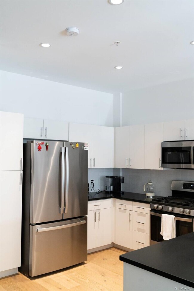 Building Photo - 249 Main St