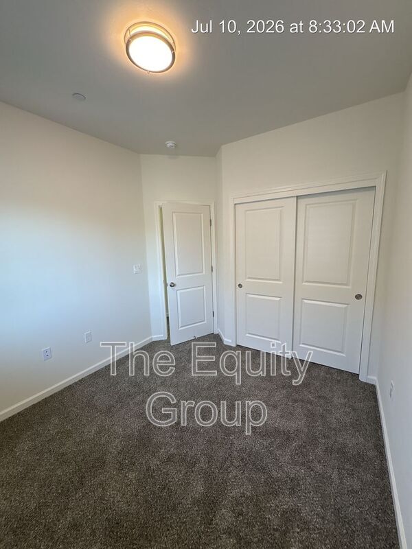Building Photo - 723 S Pinkham St