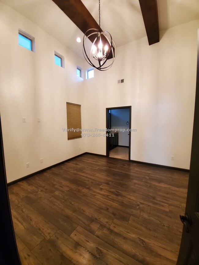 Building Photo - Just Like New – Move-In Ready Home in Gran...