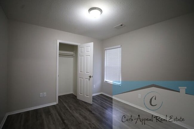 Building Photo - Beautiful 4 bed, 2 bath home with fenced back yard - Nettleton!!