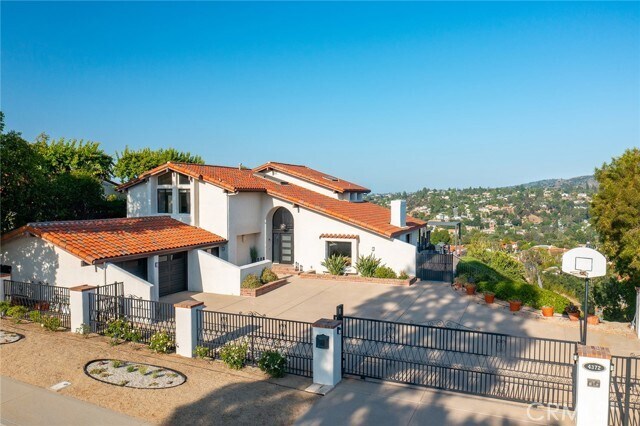 Building Photo - 4372 Park Vicente