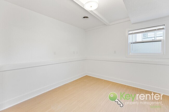 Building Photo - NOVEMBER FREE RENT!! Spacious 4-Bedroom / 2-Bath Home in Wichita Move-In Ready