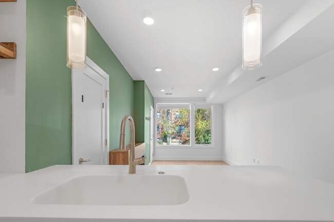 Building Photo - 1515 K St SE