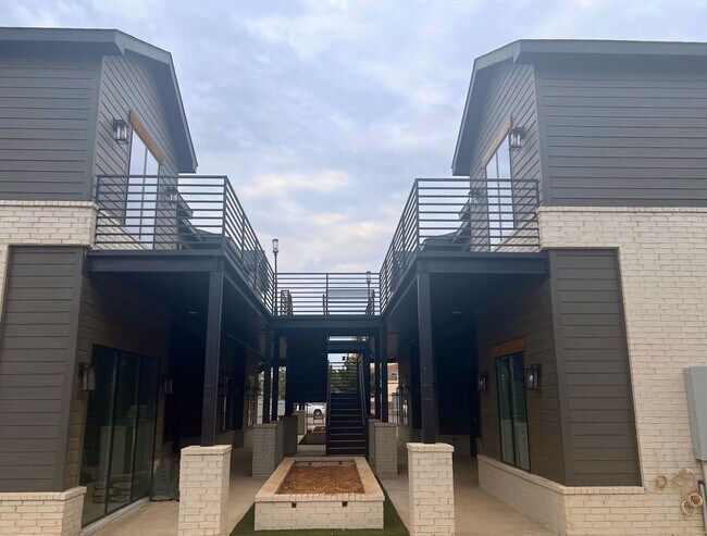 Building Photo - The Court At Overton