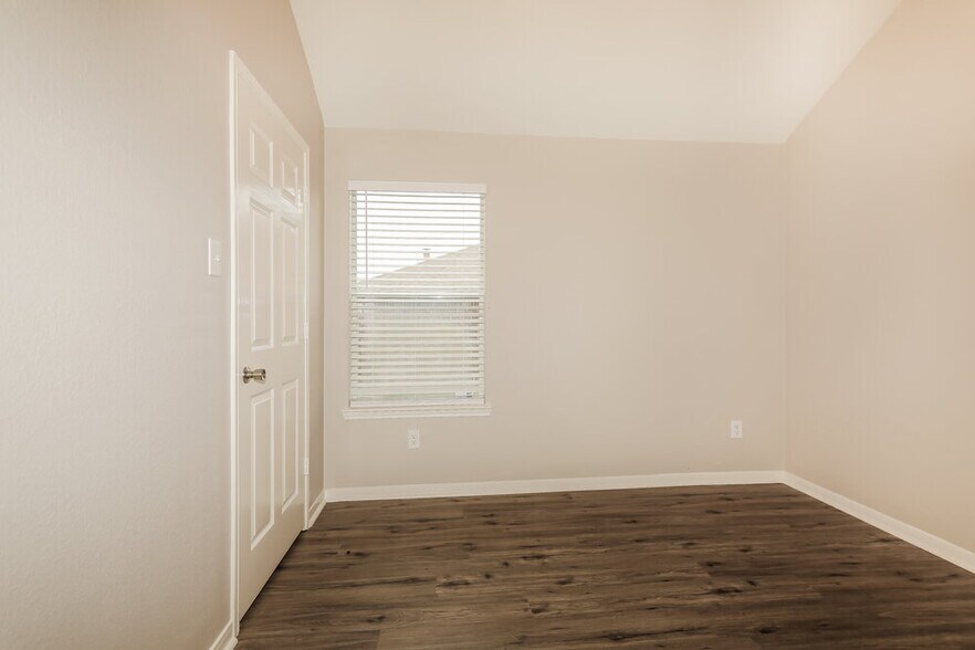 Building Photo - 10411 Lucky Ln