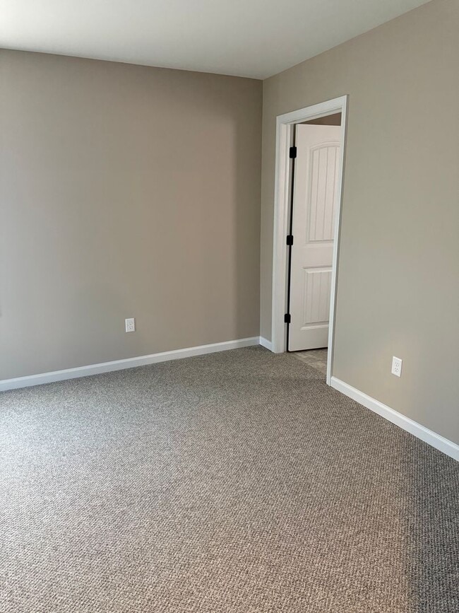 Building Photo - 243 Woodridge Dr