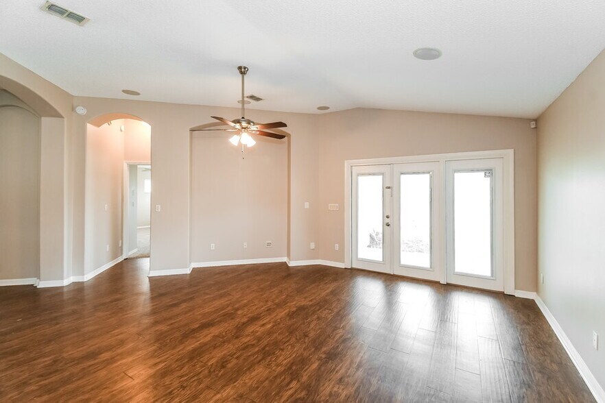 Building Photo - 10189 Carriage House Ct