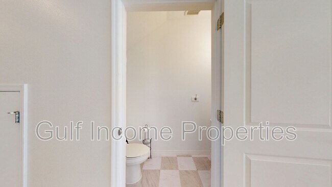 Building Photo - 10340 Oakside Dr