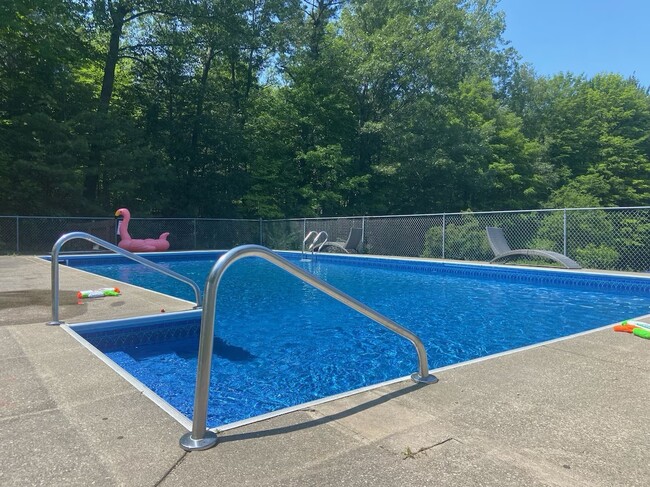 Building Photo - 67 Suncrest Terrace