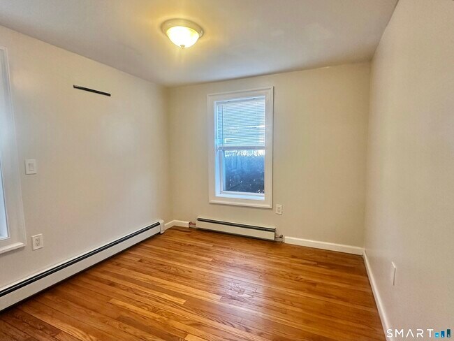 Building Photo - 49 Pleasant St